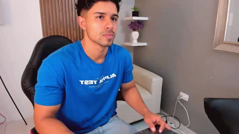Snapshot of liam_colliins chatting on February 21, 11:33 am Liam Collins online show from February 21, 11:33 am