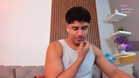 Snapshot of liam_colliins chatting on March 1, 2:44 pm Liam Collins online show from March 1, 2:44 pm