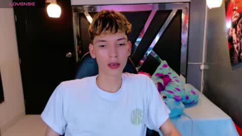 liam_green1 online show from March 1, 9:19 pm