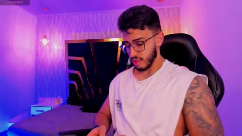 LIAM KLEIN online show from December 15, 11:28 am