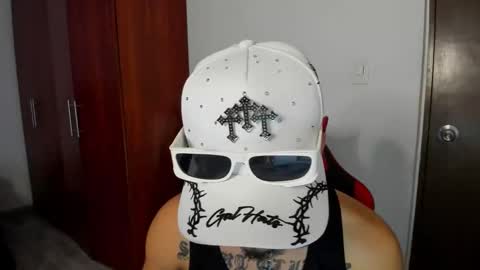 liamhornysex online show from April 19, 10:56 pm