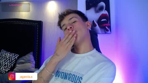 liam online show from April 4, 5:25 am