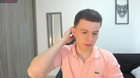 Snapshot of lian_eathan chatting on October 14, 10:02 pm lian_eathan online show from October 14, 10:02 pm