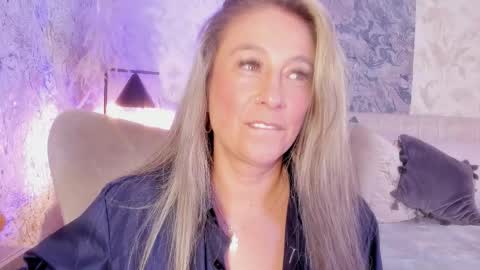 Lian online show from October 21, 7:39 pm