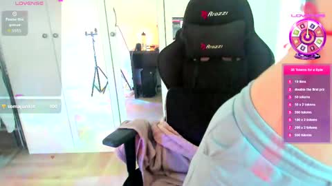 LiaQuinn online show from May 6, 4:24 pm