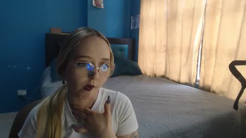 Lia Roberts online show from October 23, 12:28 pm