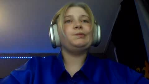 light_lunaa online show from June 28, 6:15 pm