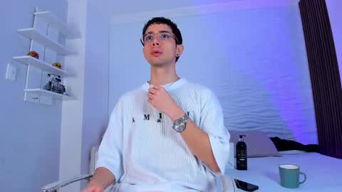 L I I A M online show from September 27, 6:16 pm