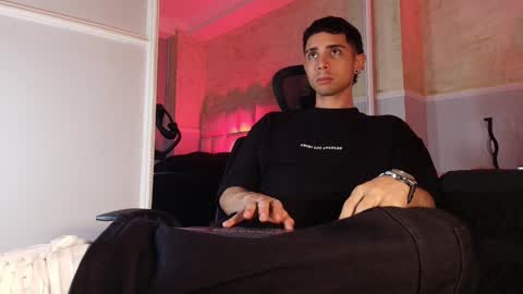 L I I A M online show from March 11, 1:56 pm