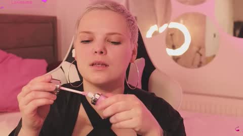 likaaberry online show from February 19, 11:20 am