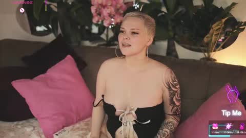 likaaberry online show from October 18, 5:44 am