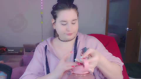 Snapshot of lil_alison_heart chatting on January 3, 3:12 pm Lil Alison Heart online show from January 3, 3:12 pm