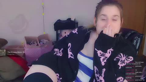 Snapshot of lil_alison_heart chatting on December 6, 2:33 pm Lil Alison Heart online show from December 6, 2:33 pm