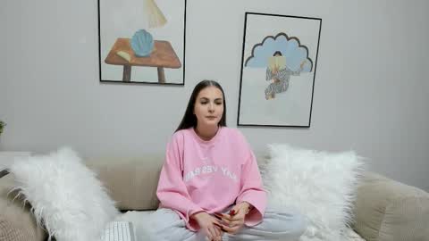 Emma online show from October 5, 6:44 am