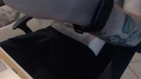 lil_j_ online show from June 19, 10:32 am