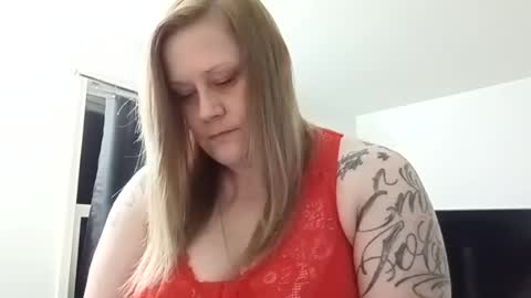 lil_nelli8 online show from June 21, 7:15 am