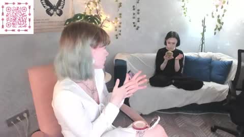 Lili online show from June 8, 2:56 am