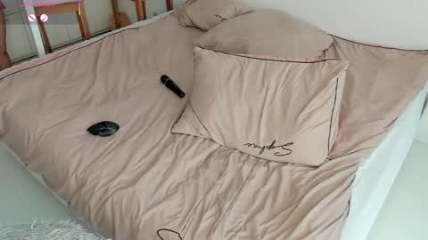 Lilith Nickol online show from October 16, 10:37 am