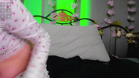 hi guys Im new here Im 18 years oldIve never had sex online show from January 26, 1:58 pm