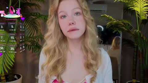 lililok101 online show from March 3, 4:08 am