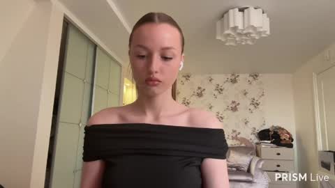 Lili online show from April 29, 9:03 am