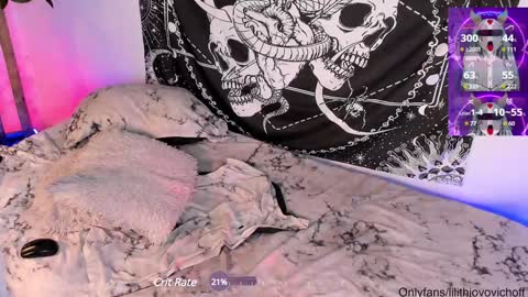 Snapshot of lilith_jovovich chatting on December 28, 5:23 am              online show from December 28, 5:23 am