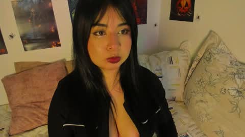 Snapshot of lilith_salvatoree chatting on October 20, 12:10 pm Lilith Salvatore online show from October 20, 12:10 pm