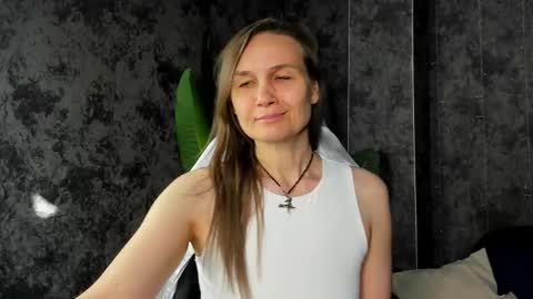 lillian_white1 online show from May 5, 1:23 am