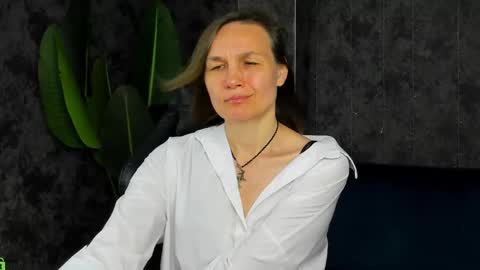 lillian_white1 online show from June 7, 1:11 am