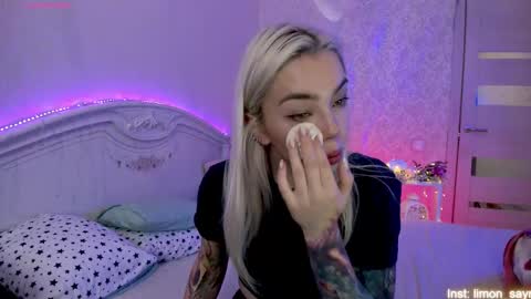 LilliMoore online show from September 12, 1:40 am