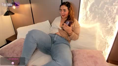 L I L L Y online show from January 6, 5:28 pm