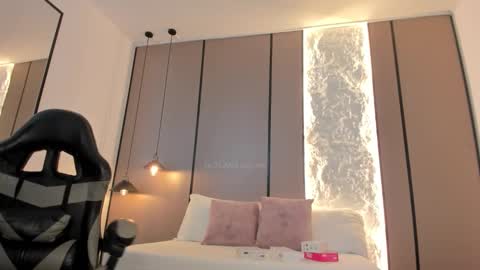 L I L L Y online show from February 26, 1:14 pm