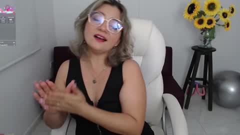 Snapshot of lilly_milf chatting on September 14, 2:51 pm Lilly online show from September 14, 2:51 pm
