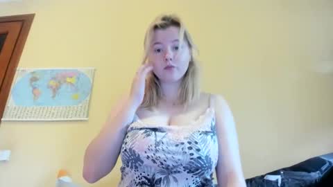 Snapshot of lillydepp chatting on October 17, 12:31 pm Lilly Depp online show from October 17, 12:31 pm