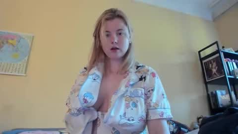 Snapshot of lillydepp chatting on September 25, 2:35 pm Lilly Depp online show from September 25, 2:35 pm