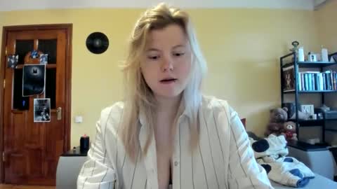 Lilly Depp online show from April 10, 1:49 pm