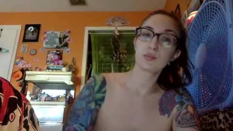 hi guys im back on here 3 online show from November 14, 7:49 pm