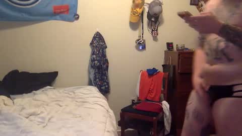 lil sweetz online show from April 18, 4:42 pm