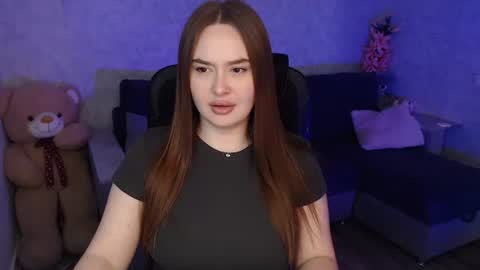 lily_baker_ online show from April 16, 9:20 am