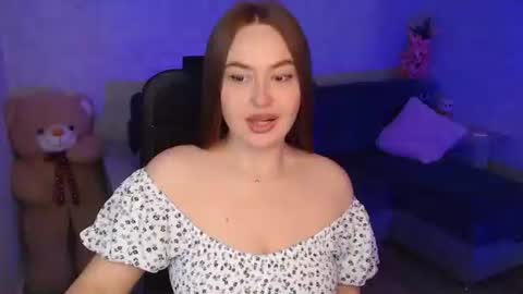 lily_baker_ online show from May 12, 9:07 am