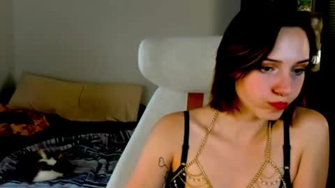 Lily Hazel online show from May 15, 2:31 am