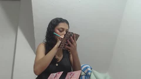 LILY online show from November 8, 3:48 pm