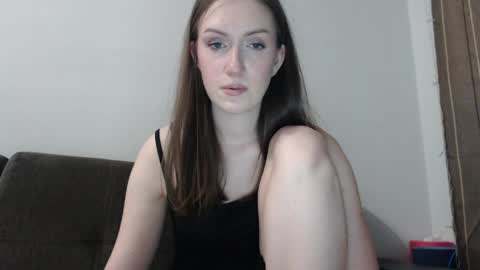 lily_love_x online show from May 14, 10:52 pm