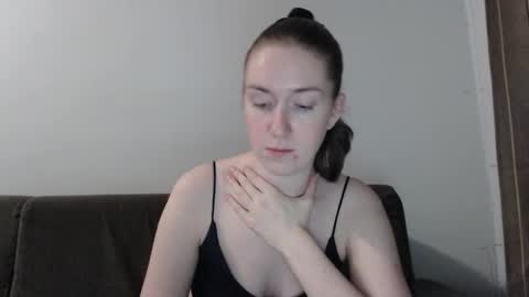 lily_love_x online show from December 6, 12:07 am