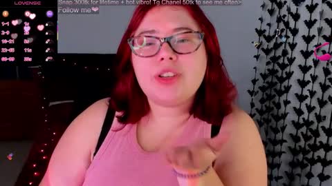 Snapshot of lily_lu_one chatting on October 23, 9:44 am Elina online show from October 23, 9:44 am