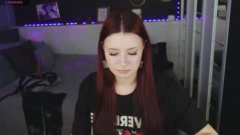 Lily online show from November 12, 7:11 am