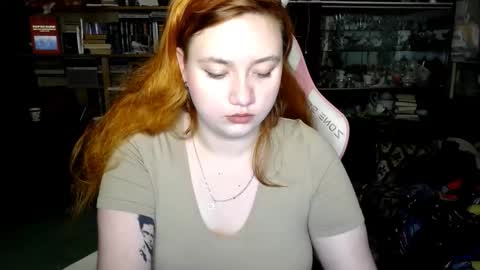 Snapshot of lily_shamy chatting on September 28, 5:22 pm Alice online show from September 28, 5:22 pm