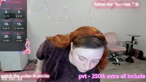 Snapshot of lily_shamy chatting on December 17, 8:10 pm Alice online show from December 17, 8:10 pm