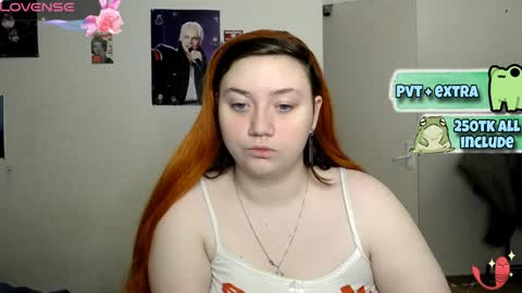 Snapshot of lily_shamy chatting on January 25, 2:14 pm Alice online show from January 25, 2:14 pm
