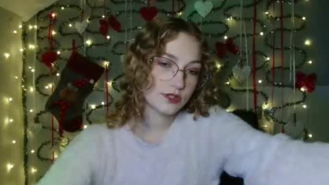 small lily online show from December 18, 6:36 pm